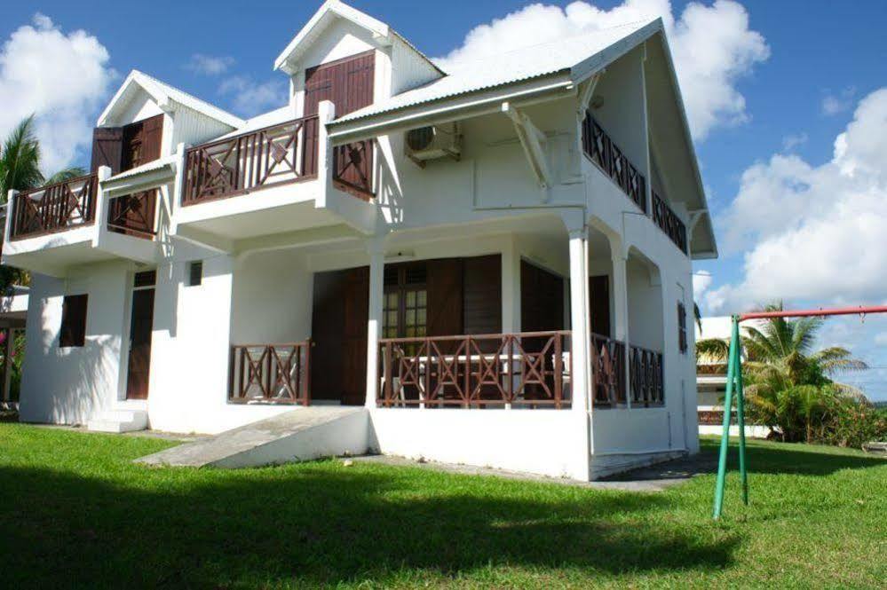 Au Jardin Debeausejour Guest house Capesterre